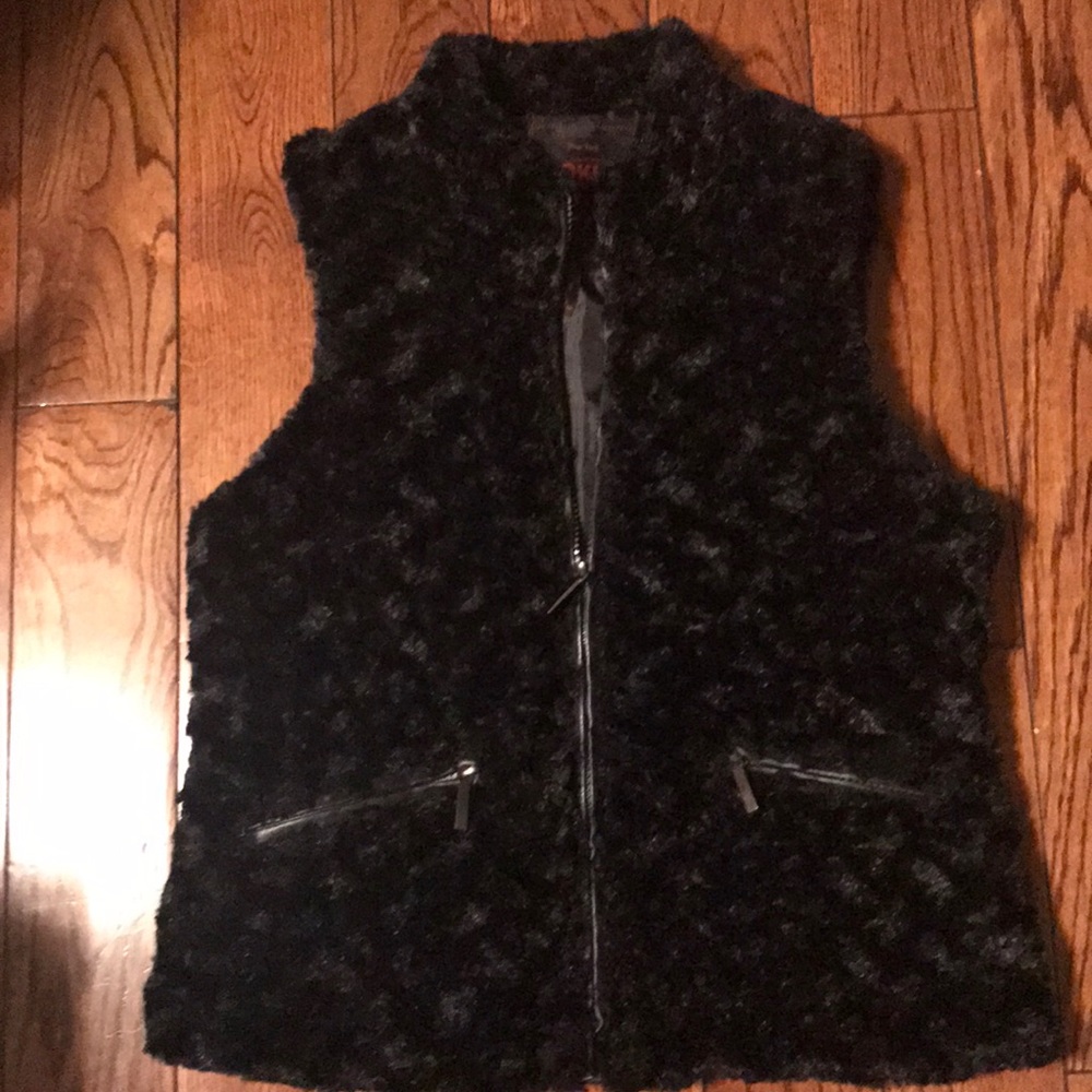 🎉SOLD🎉🛍2/$40 New Girls Faux Fur Vest